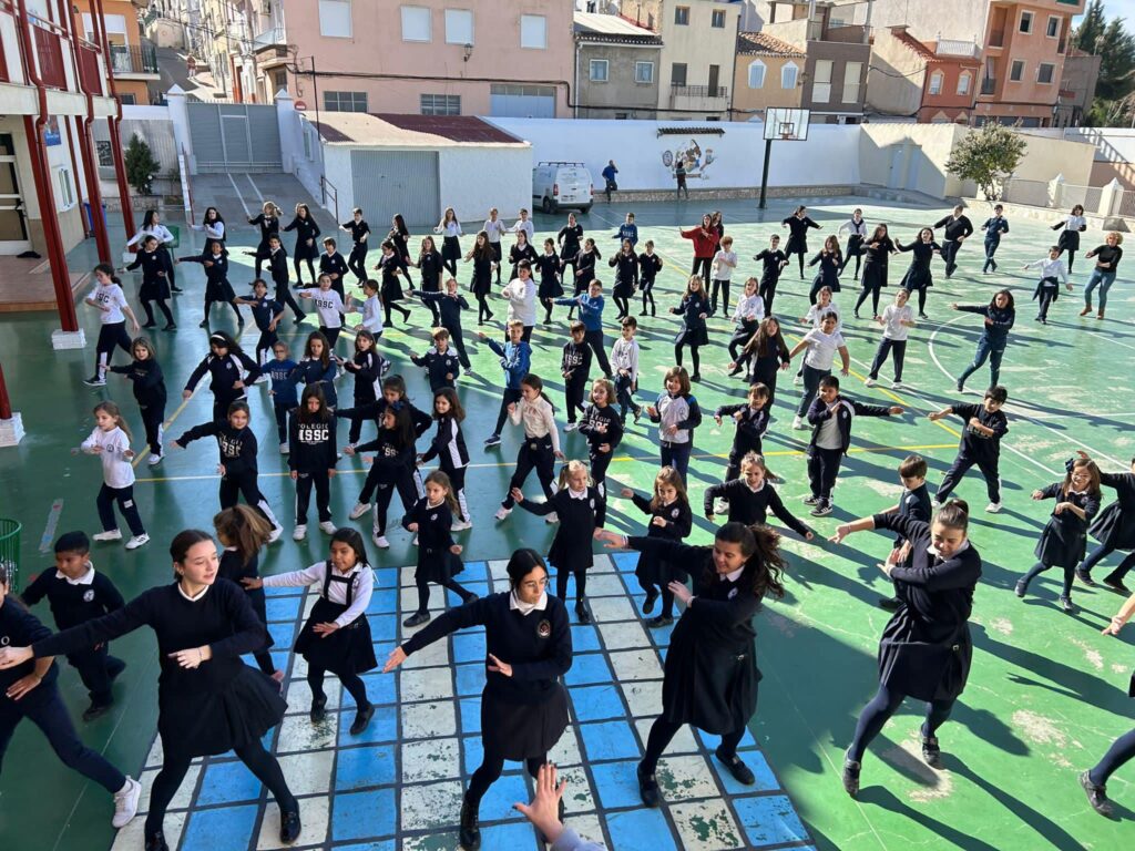 Puede ser una imagen de 2 personas