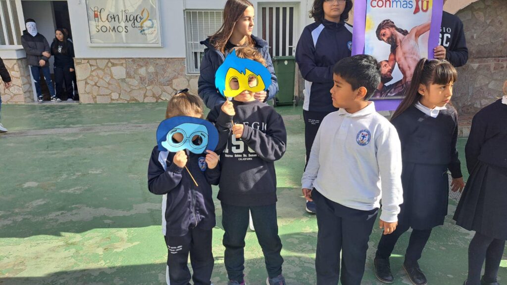 Puede ser una imagen de 10 personas