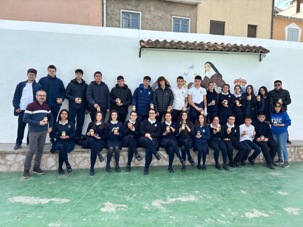 Puede ser una imagen de 8 personas y clarinete