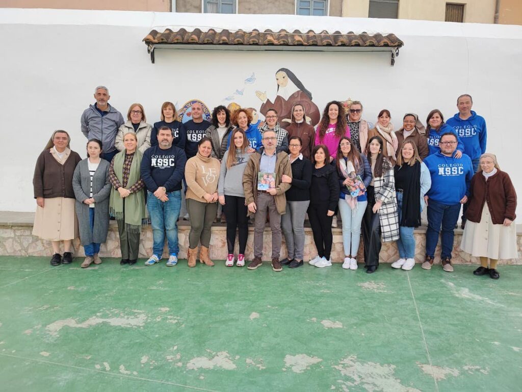 Puede ser una imagen de 10 personas