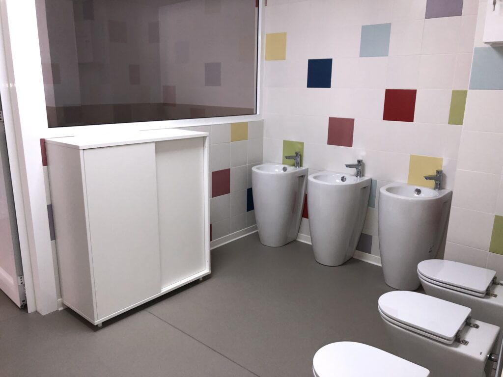 Puede ser una imagen de desagüe e interiores